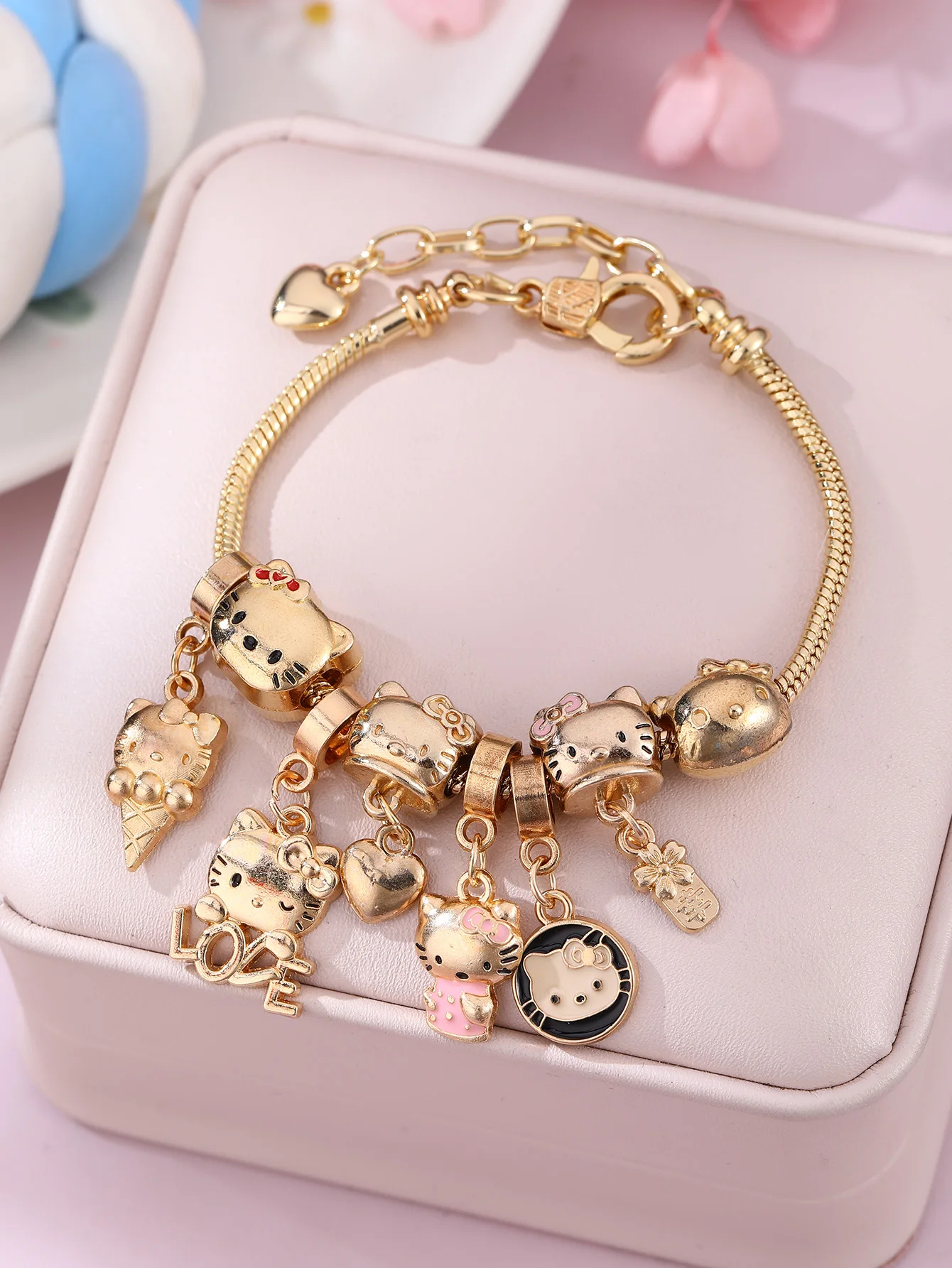 سوار "كيتي لوف" الذهبي – تشكيلة التعليقات اللطيفة