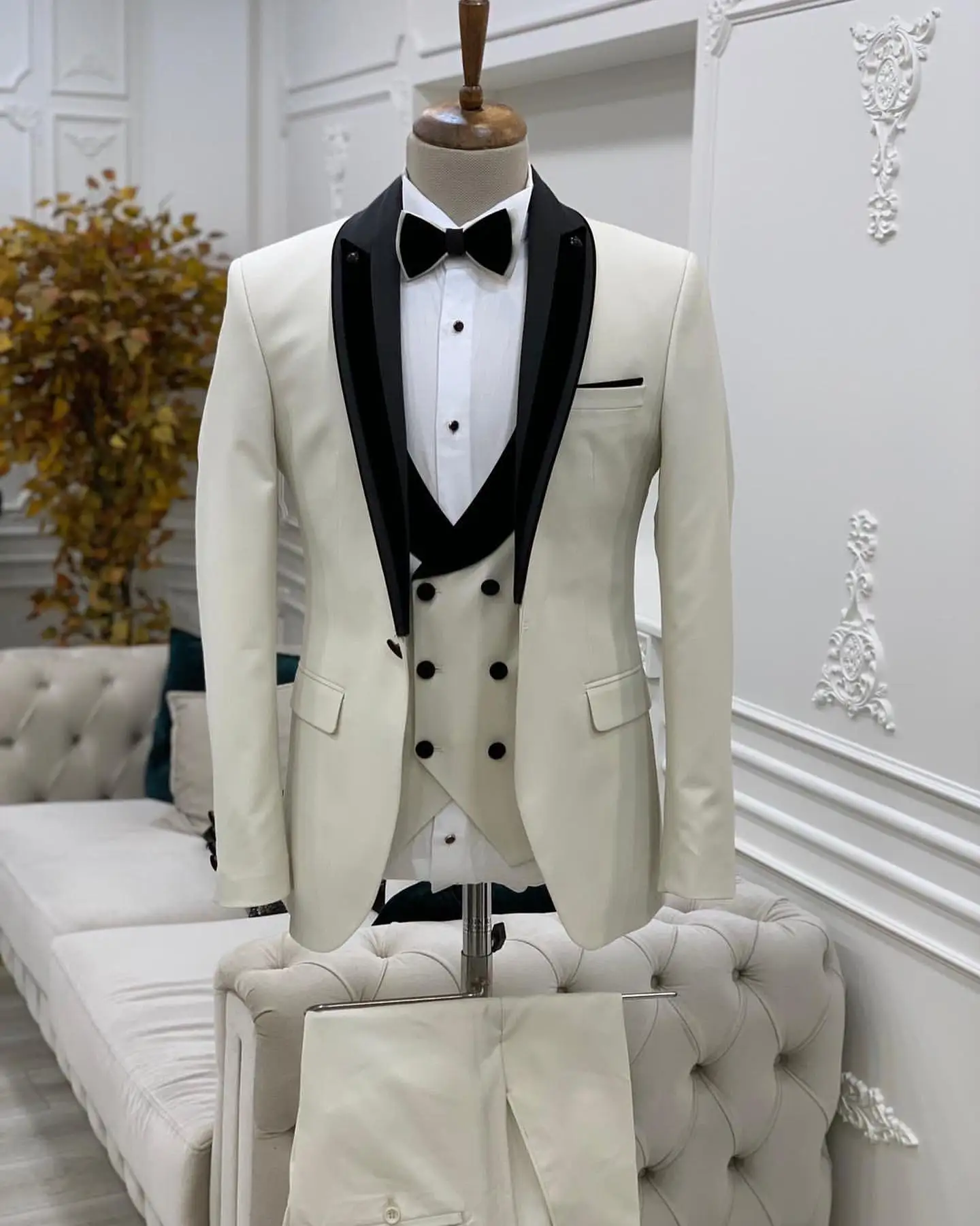 Tailored Men's Formal Suits Sets Ivory Unique Design Shawl Lapel Blazer Trousers Wedding Clothing 3pcs Jacket Pants Vest Outfit
