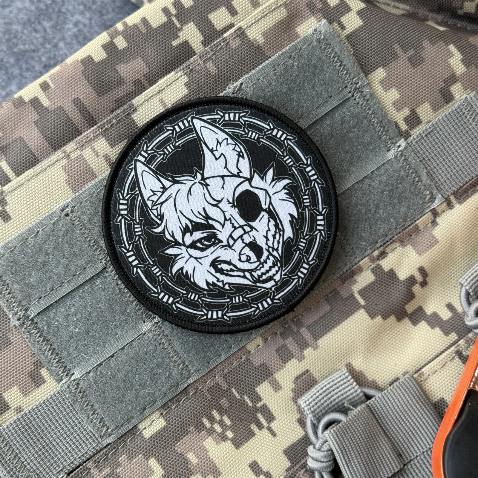 One Eyed Wolf Patch Bedruckter Moralabzeichen-Patch Taktisches Armband Militärische HookLoop-Patches für Kleidung Outdoor-Rucksack-Aufkleber