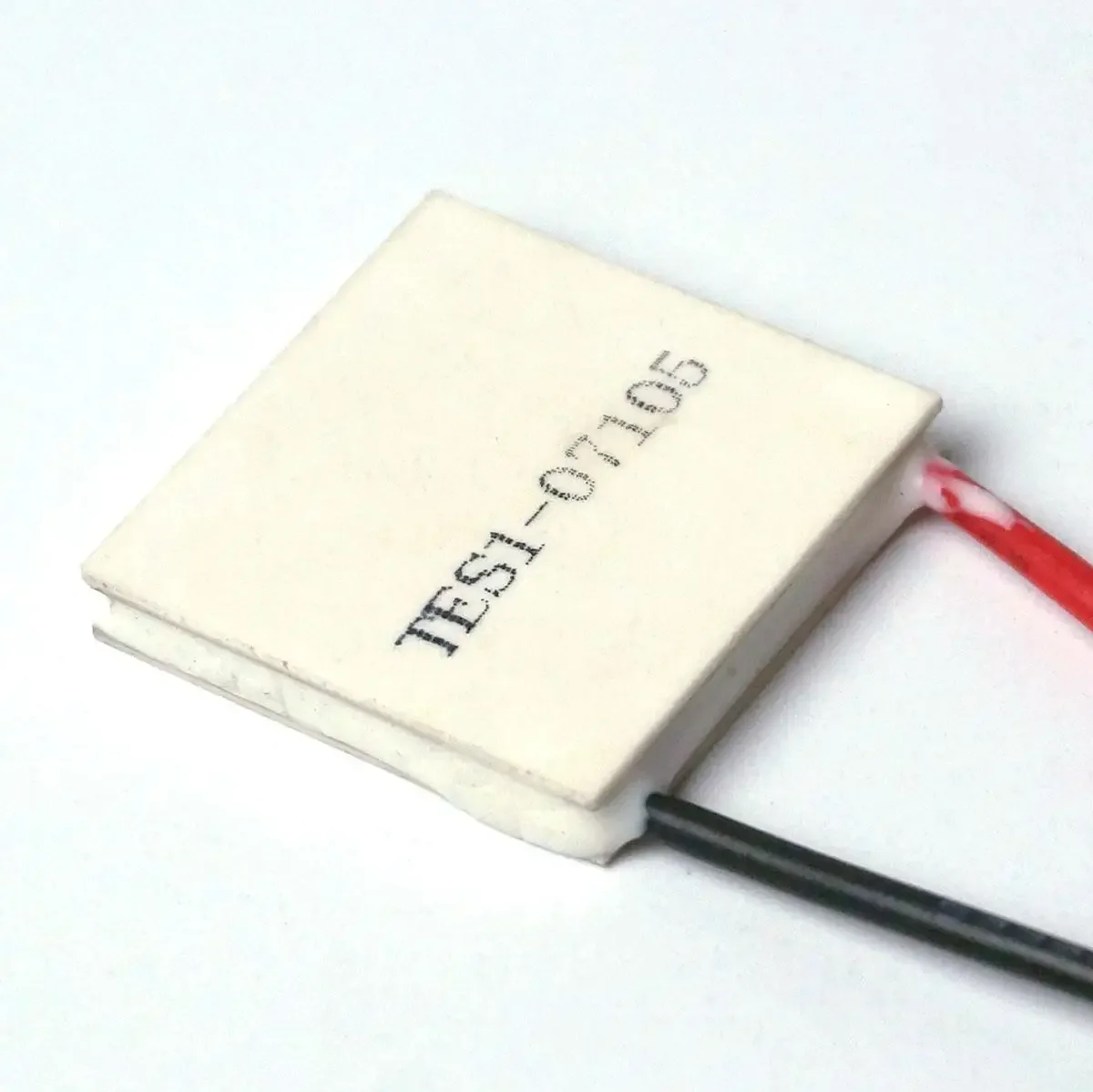 TES1-07105 Heatsink Thermoelectric Cooler Peltier Cooling Plate 23x23mm 8.4V 5A Refrigeration Module