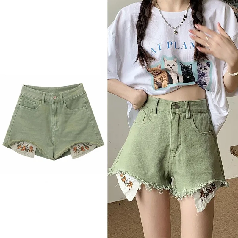 2024 Summer New Women High Waist Button Solid Color Spliced Pocket Tassel Embroidery Fashion Retro A-line Casual Wide Leg Shorts