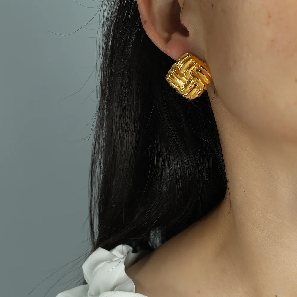 2024 Trend Ribbed Geometric Irregular Rotate Stud Earrings for Women Gold Plated Square Earring Summer Daily Jewelry Wholesale