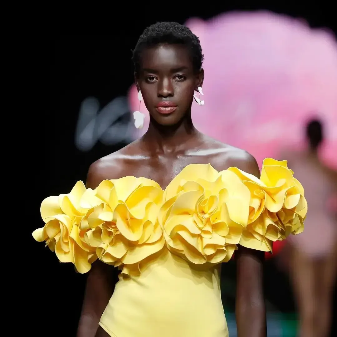 Рисунок 5 - Купальник-бикини с оборками и цветочным