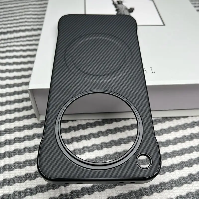 OPPO Find X8 Series Slim Carbon Fiber Protective Case with Magnetic Wireless Charging Capability