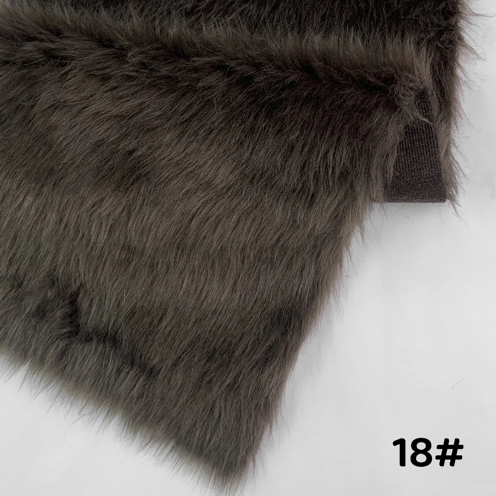 Luxurious Faux Fur Fabric - Medium Thickness, 2.5cm Long Pile, 30x50cm, Ideal for Cosplay and Creative Projects