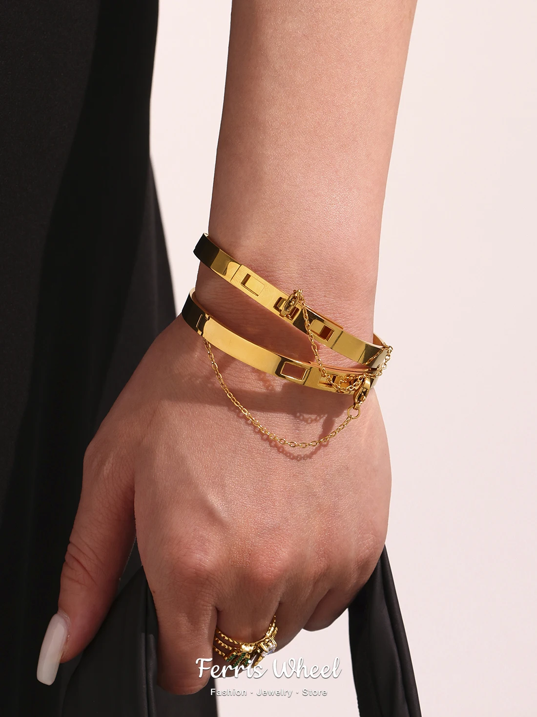 Damen Armreifen Armbänder Edelstahl vergoldet Armband für Frauen Designer Luxus Frau Schmuck Accessoires Paar Geschenk