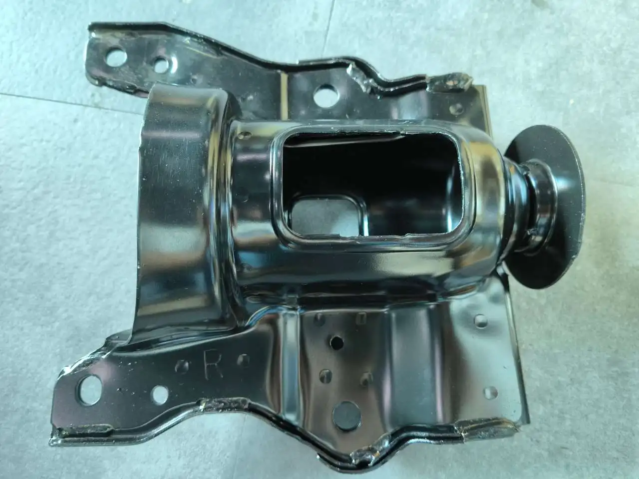 れもん様 1個 OEM:5533038601、55330-38601 リア左ストラットマウント