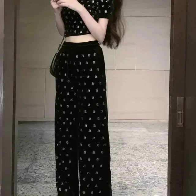 2024 New Velvet Two-piece Set with Foreign Style Heavy Industry Hot Diamond Short Sleeved Top and Casual Pants Set Design Sense