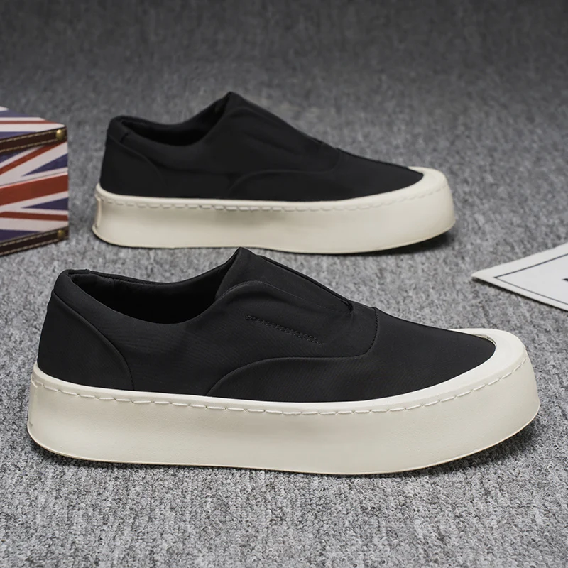 Spring and summer men's shoes are breathable, casual, versatile, lightweight, convenient, and easy to wear with just one foot 4