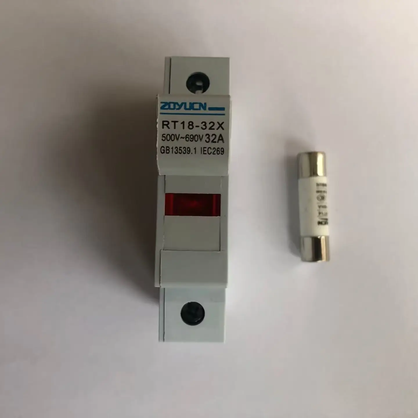Фото Плавкие предохранители для 10x38 RO15 RS15 №3