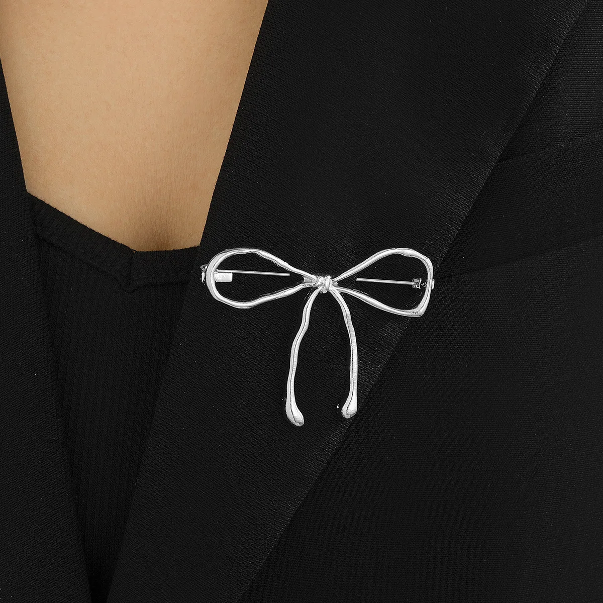 Brooch Accessories Classic Bowknot 3D Peach Heart Brooches Pins for Women Simple Irregular Croissant Beautiful Knot Party Office