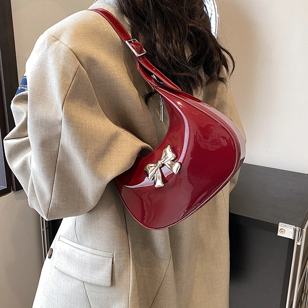 Amerikanische Luxus-Schulranzen Damen Vintage rote Qualität Halbmond Tasche Lack leder Mode Umhängetaschen Damen schicke Umhängetaschen – Detail 9