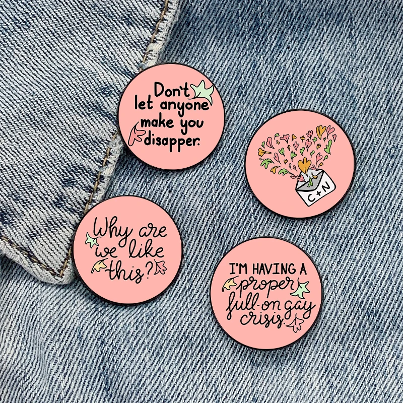 

Heartstopper design love custom funny retro brooch shirt lapel bag cute badge cartoon pin suitable for gifting to girlfriend