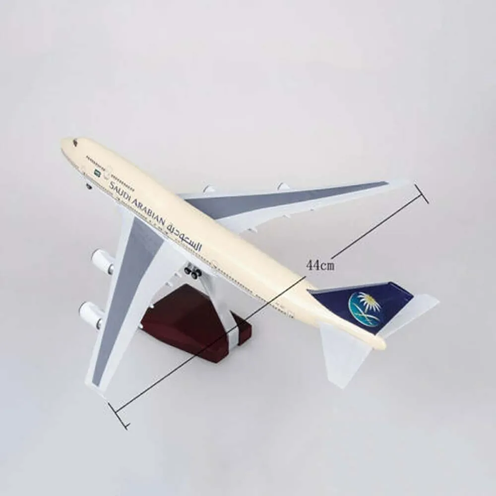 

1/150 Scale 47cm Saudi Arabia Airplane Plane Replica B747 LED Light Aircraft Model for Fans Collectible Holiday Gift
