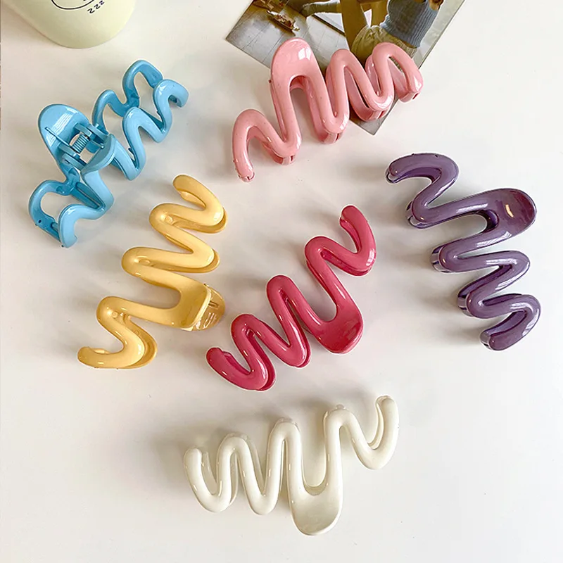 Fashionable Solid Color Transparent Wave Grab Clip Acrylic Women's Spoon Grab Hair Clip Shark Grab Hair Clip Accessories ins gradient color glitter powder keychain toy love circle transparent acrylic kawaii backpack diy decorative pendant laser