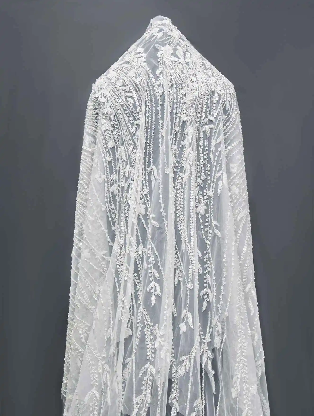 Bridal Veil Luxury Elegant Wedding Veils One Layer Tulle Appliques Lace Tulle Sequins Bridal Veil Cut Edge Customized Length Veils