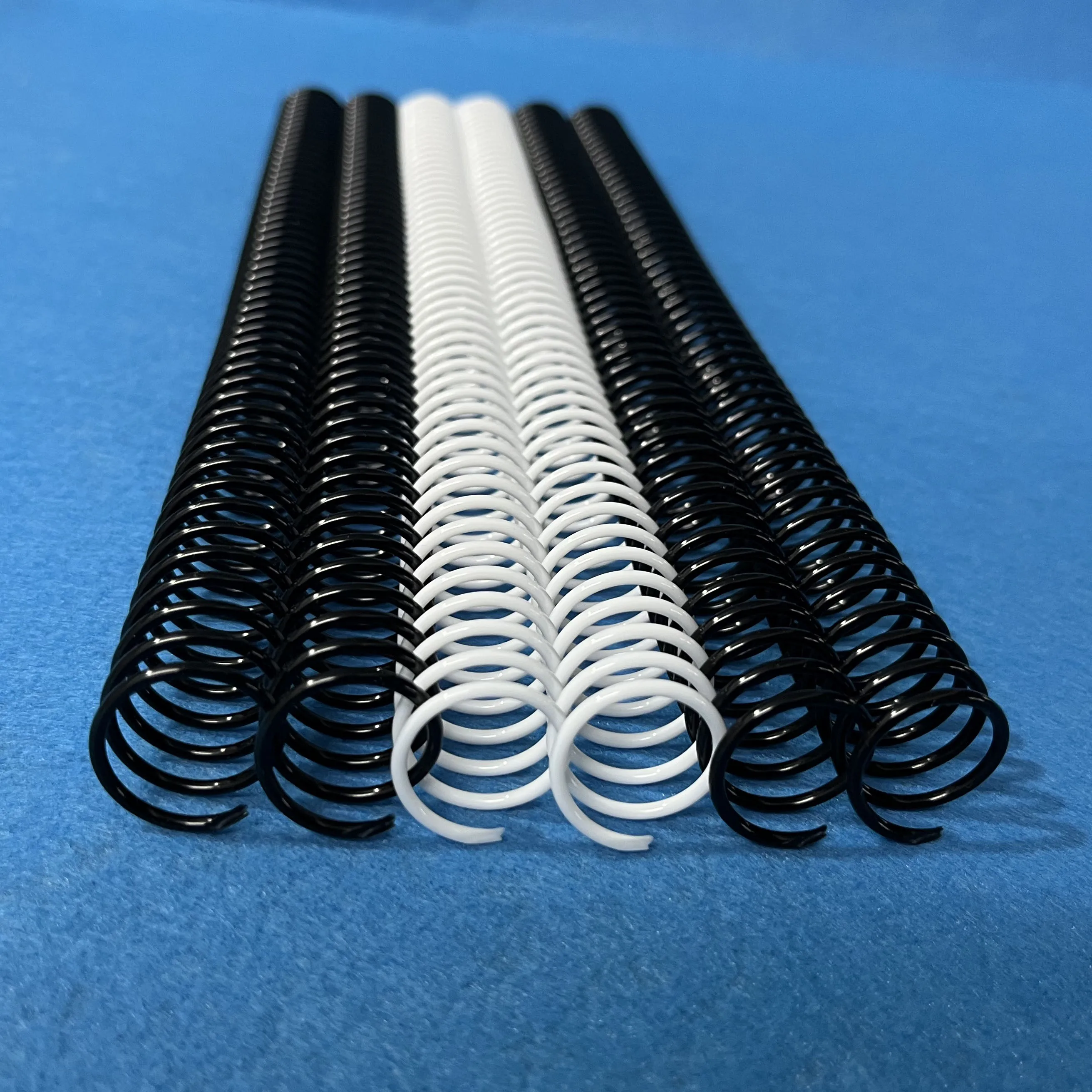 8PCS diameter 18mm Plastic Spiral Binding Coil Loose-leaf 46 Holes Pitch 4:1 Single Coil Spring for A4 Notebook Binders