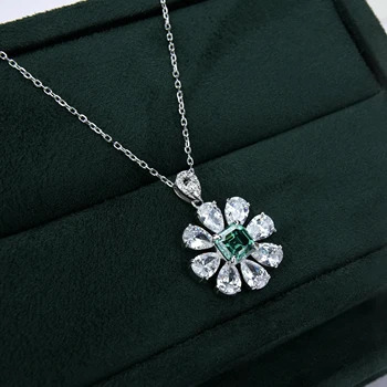 Moissanite Green Core Queen Flower Necklace 100% Sterling Silver S925 Ladies Temperament Wedding Party Jewelry Gifts