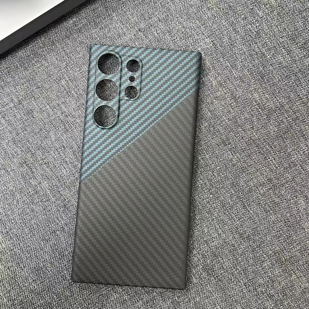 AKATIP Aramid Fiber Carbon Finish Magnetic Luxurious Shockproof Case