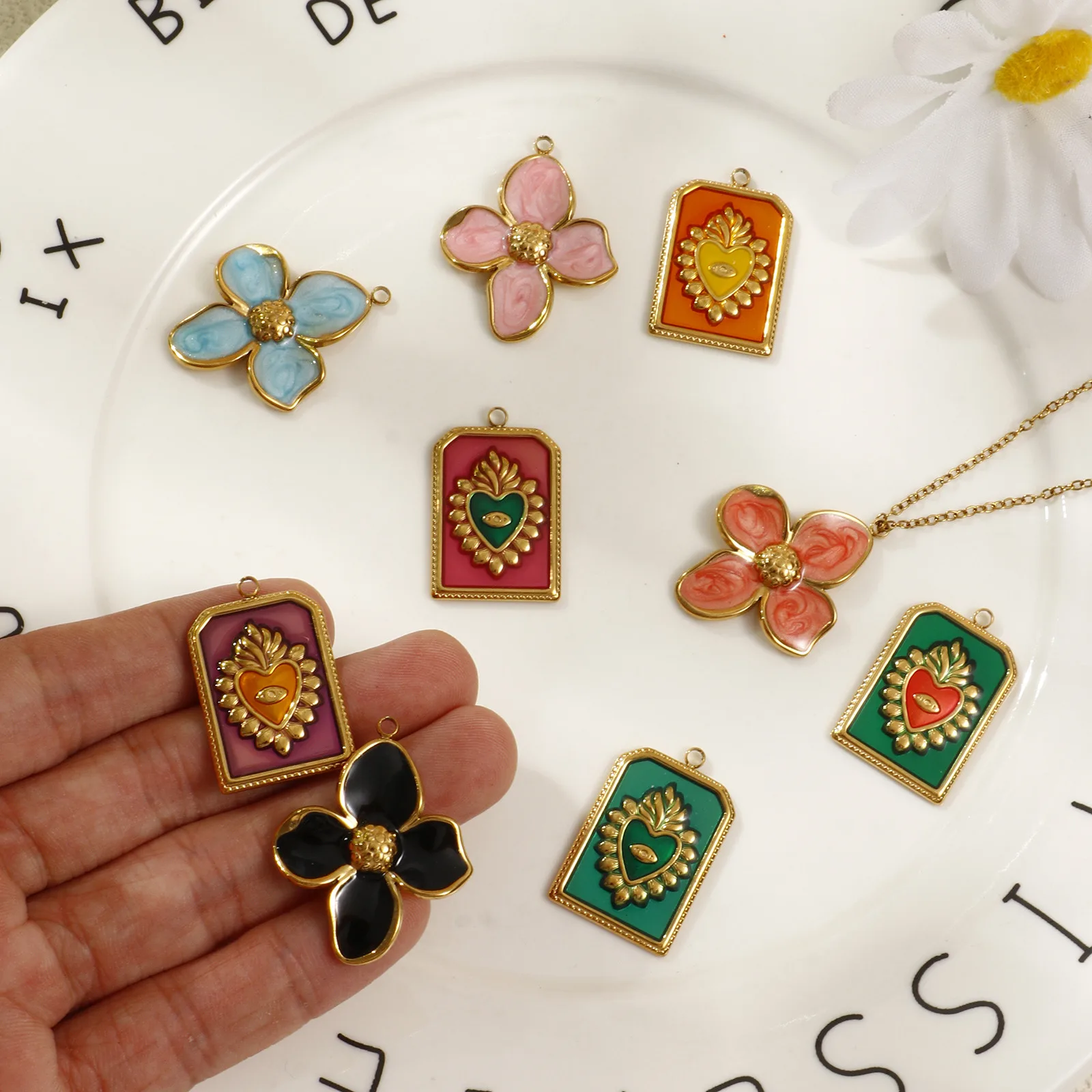 2 Stück 304 Edelstahl Charms 18 Karat echtes Gold vergoldet mehrfarbige Emaille Blume Ex Voto Herz Anhänger für DIY Halskette Herstellung – Detail 4