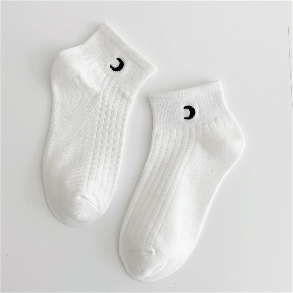 Neue Stickerei Glitter Nette Liebe Herz Mond Sterne Lächeln Gesicht Weiß Schwarz Socken Weiche Baumwolle Kurze Knöchel Sokken Dropship – Detail 30