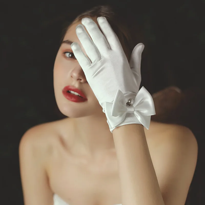 CC Elegant Gloves Wedding Events Women Accessory Bridal Jewelry Engagement Short Wrist Satin Luvas Bow-knot Shape Mittens WG016