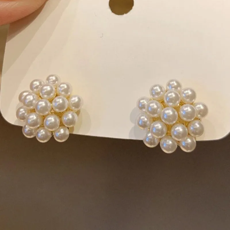 New Korean Fashion Trend Zircon Round Pearl Stud Earrings for Women Girls Simple Small White Flower Pearl Stud Earrings Jewelry