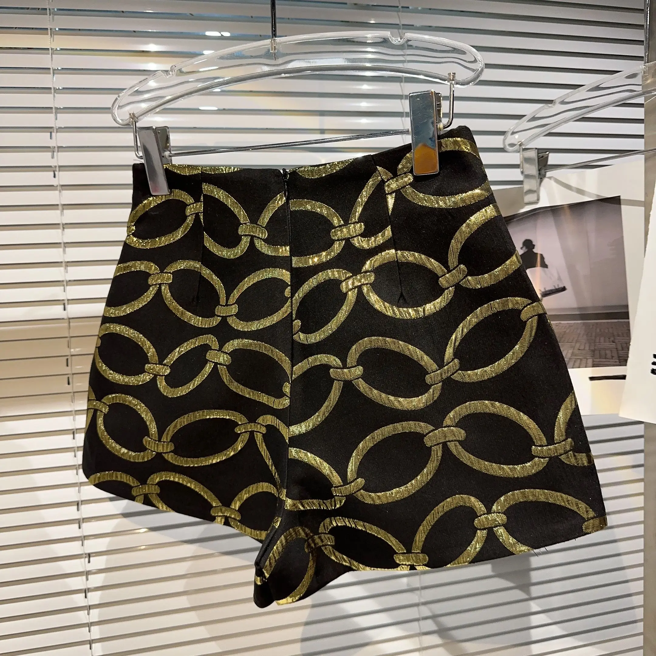Fashion Sexy Black Booty Shorts for Hot Girls 2023 Spring Autumn Korean Style Golden Printing Temperament Short Shorts Women