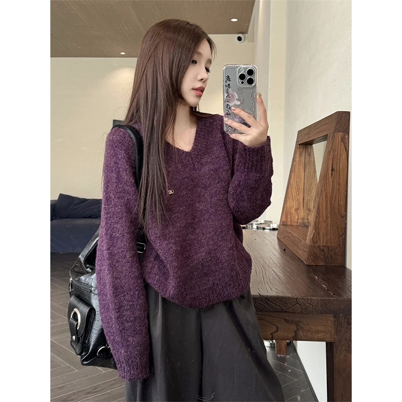유휴 스타일 V-neck 부드러운 찹쌀 스웨터 여성 가을과 겨울 한국 스타일 2023 새로운 보라색 느슨한 짧은 긴 소매 니트 탑