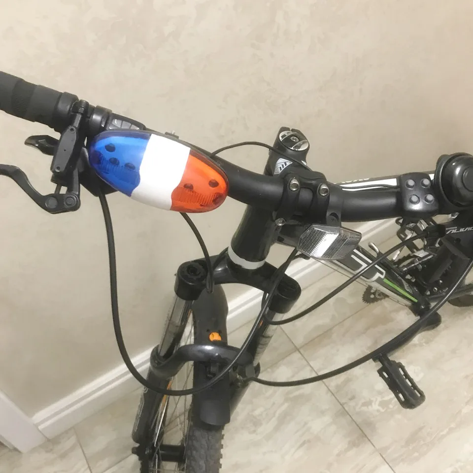 Kit 2 Pezzi Luci E Suono Polizia Per Bicicletta - 6 LED E 4 Suoni, Tromba Con Luci Rosse E Blu