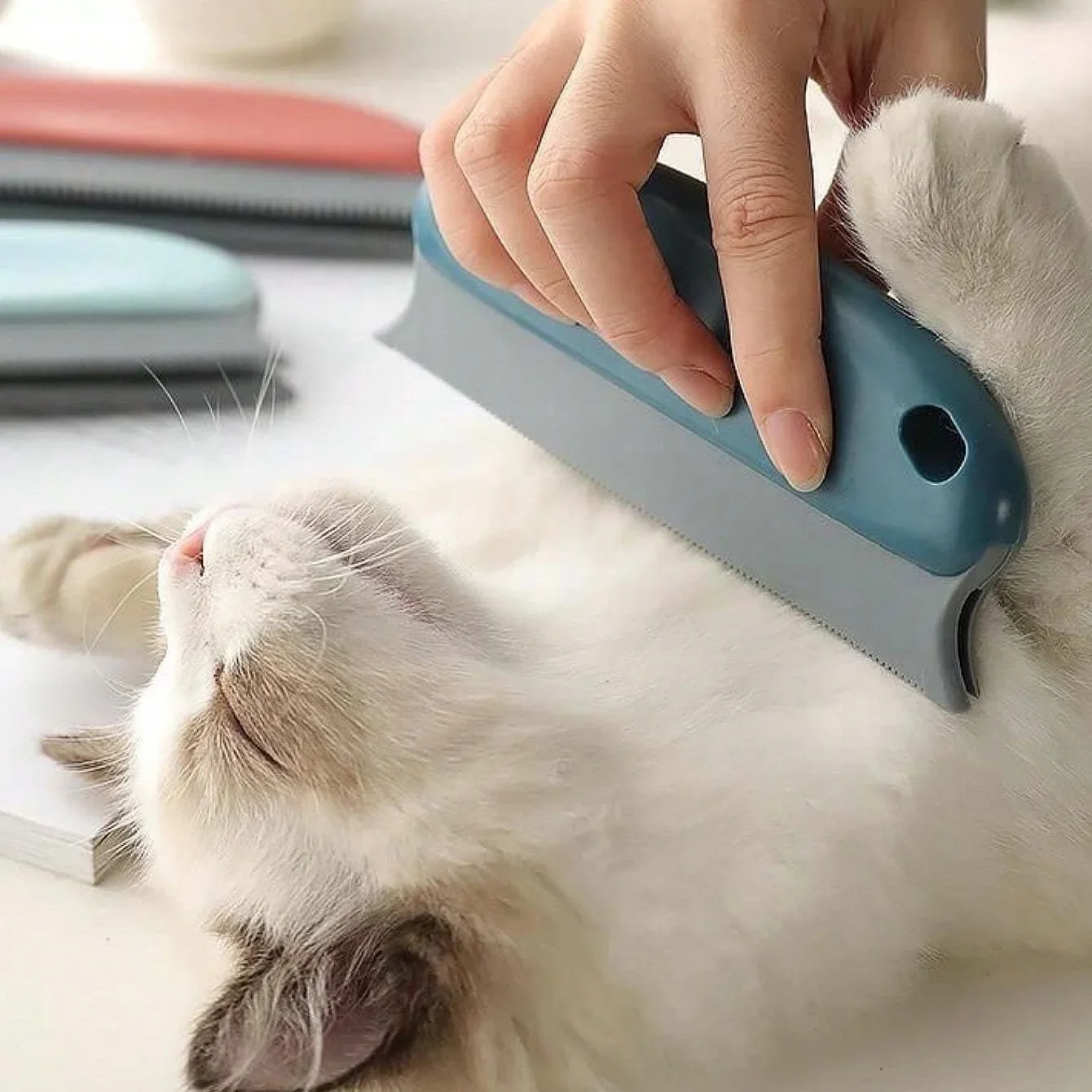 Effective Pet Hair Remover Brush For Cats And Dogs - Gently Shaves Wool And Cleans Fur For A Neat And Tidy Home 2