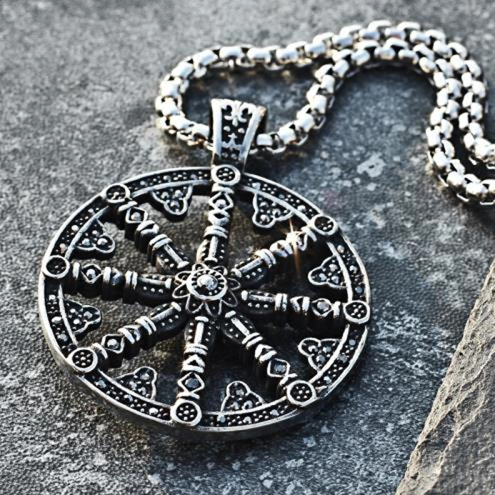 Retro Viking Compass Pendant Stainless Steel Hand Hammered Norse Jewelry Necklace Gifts for Men
