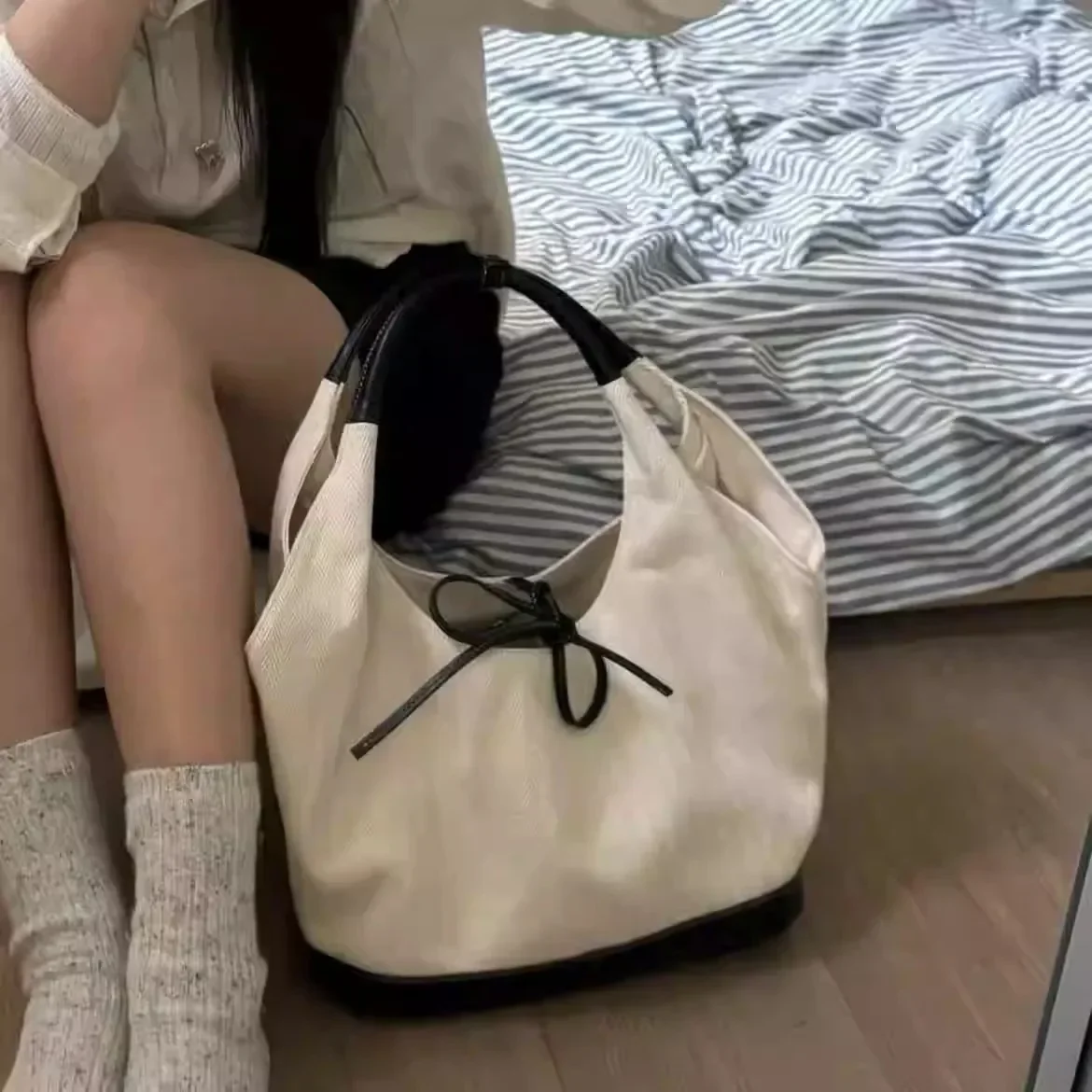 

French Bow Tote Bag Splicing Simple Commuter Shoulder Bag Solid Color Casual Large Canvas With Pu Bag