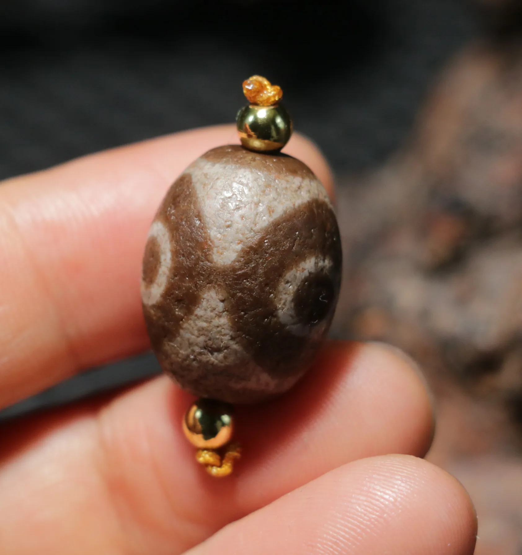 

Энергетический Тибетский старый масляный Агат, тигр зуб, 3 глаза, Daluo Be Wisdom, символизируют искусственное время, Топ