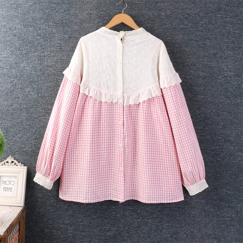 Рисунок 2 - Женская милая кружевная блузка в клетку с вышивкой