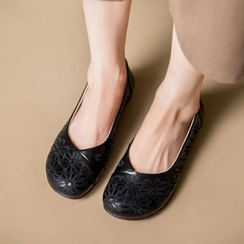 Рисунок 5 - Мокасины женские кожаные с вышивкой