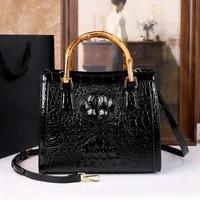 Nouveau Sac à Main 2025 pour Femme d'Âge Moyen à Motif Crocodile, Sac à Main Haut de Gamme avec Poignée en Bambou Véritable, Sac Bandoulière Unique 1