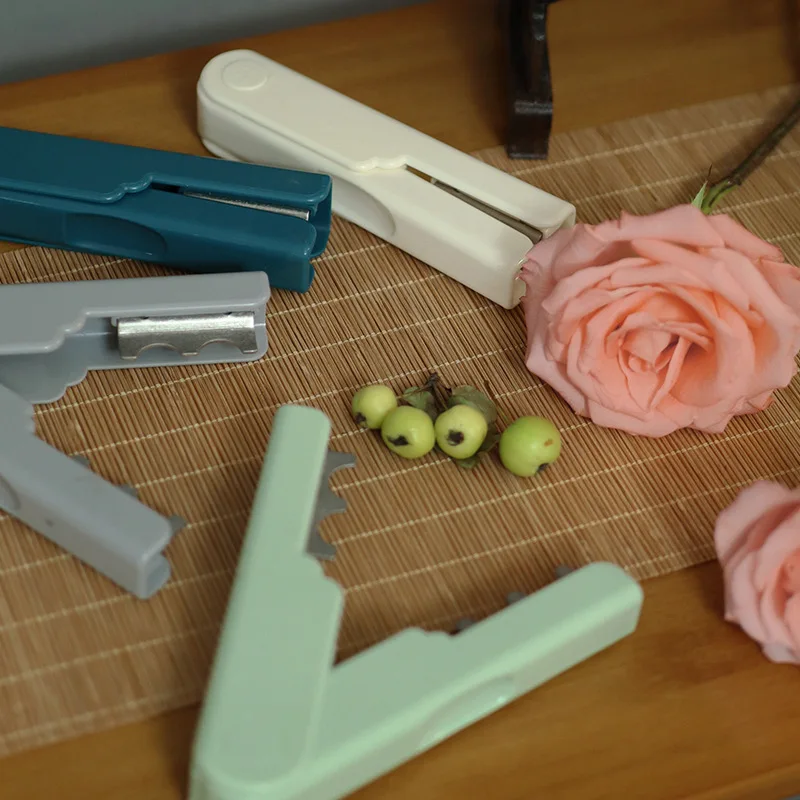 Rose Thorn Stripper Auto Buckle Finger Groove Portable Flower Stem Leaf Cut Remover Pliers garden tools Gardening Supplies Home Accessories