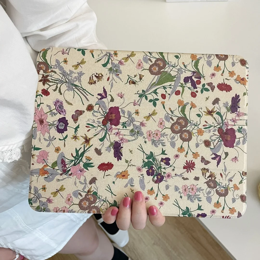 Custodia IPad Retrò Con Fiori E Monogramma Personalizzata – Per IPad 10.2, Air, Pro, Mini, Leggera