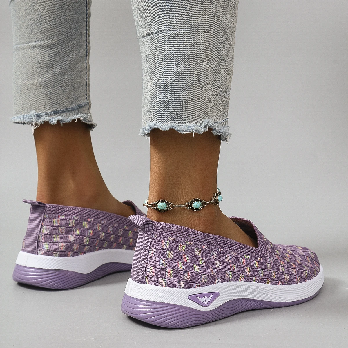 أحذية بسيطة بألوان مكعبات