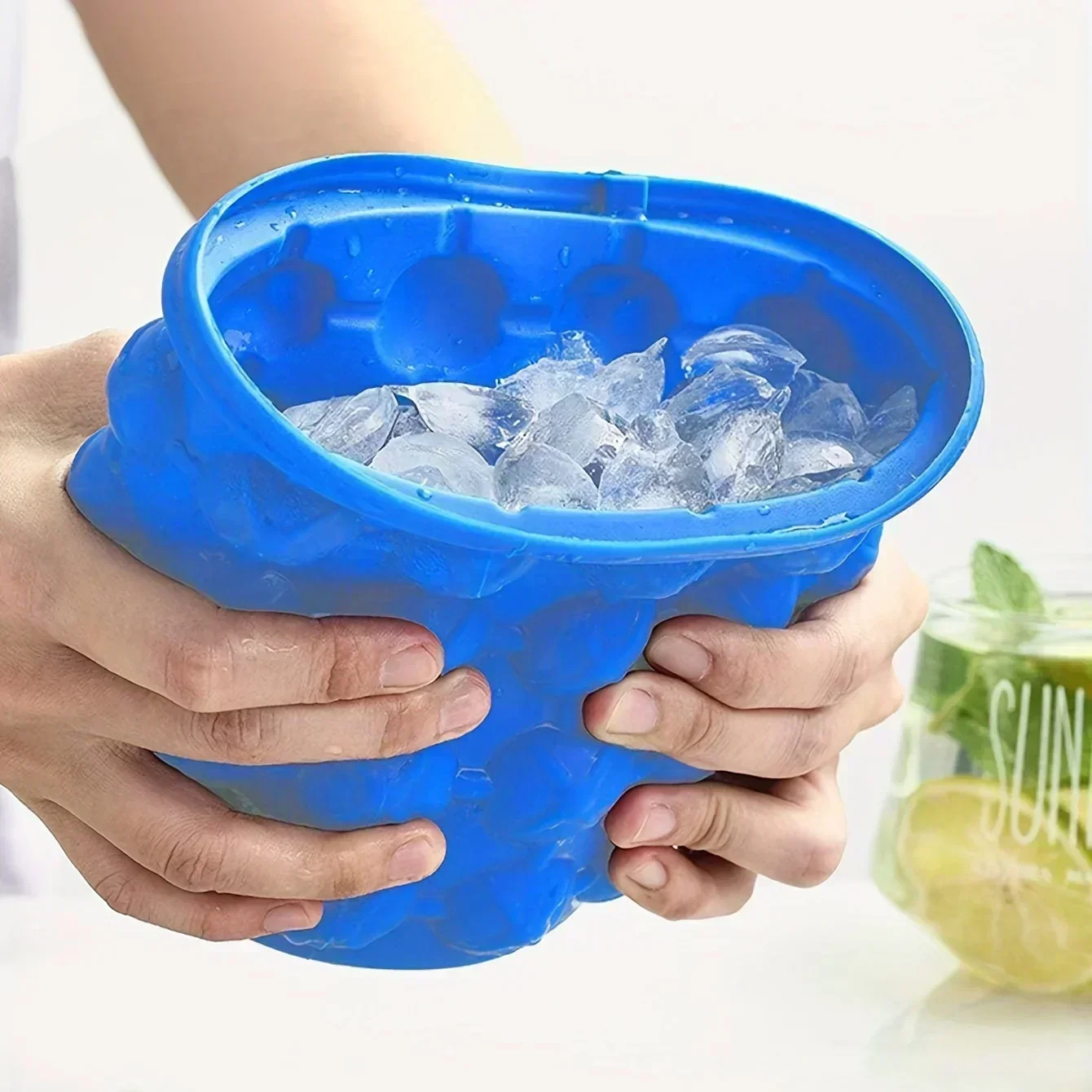 Silicone Trays Cube Maker with Lid for Frozen Cocktail Wine Beer