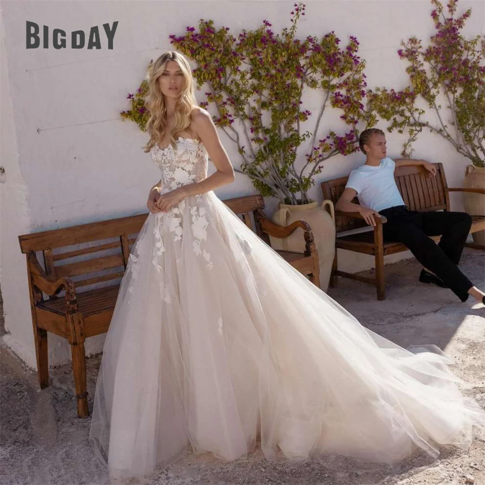 

Elegant A-Line Wedding Dresses Sweetheart Lace Open Back Applique Strapless Sleeveless Bridal Gown Sweep Train Vestidos De Noiva