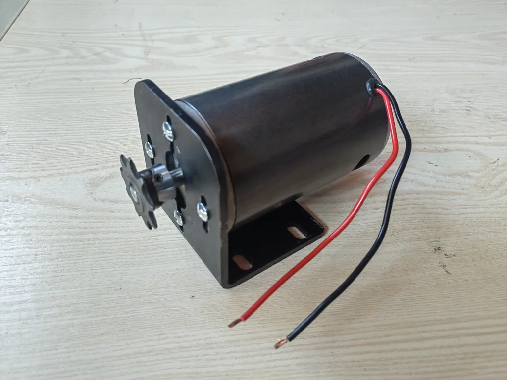 Permanent magnet DC generator 48V 60V 72V with 410 sprocket 550W with lamp charging regulator