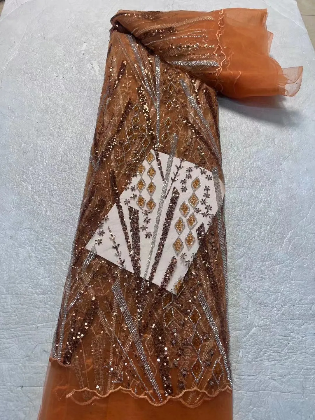 

2024 элегантный тяжелый бисерный блестки, кружевная ткань с бусинами, нигерийская 3D вышивка, сетчатая кружевная ткань для свадебных платьев