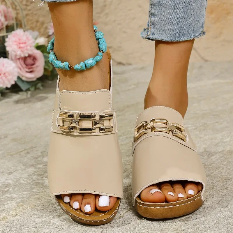 Summer Open Toe Women's Slippers Fashion Metal Decoration New Outdoor Daily Best Seller Plus Size Wedge Slippers Zapatos