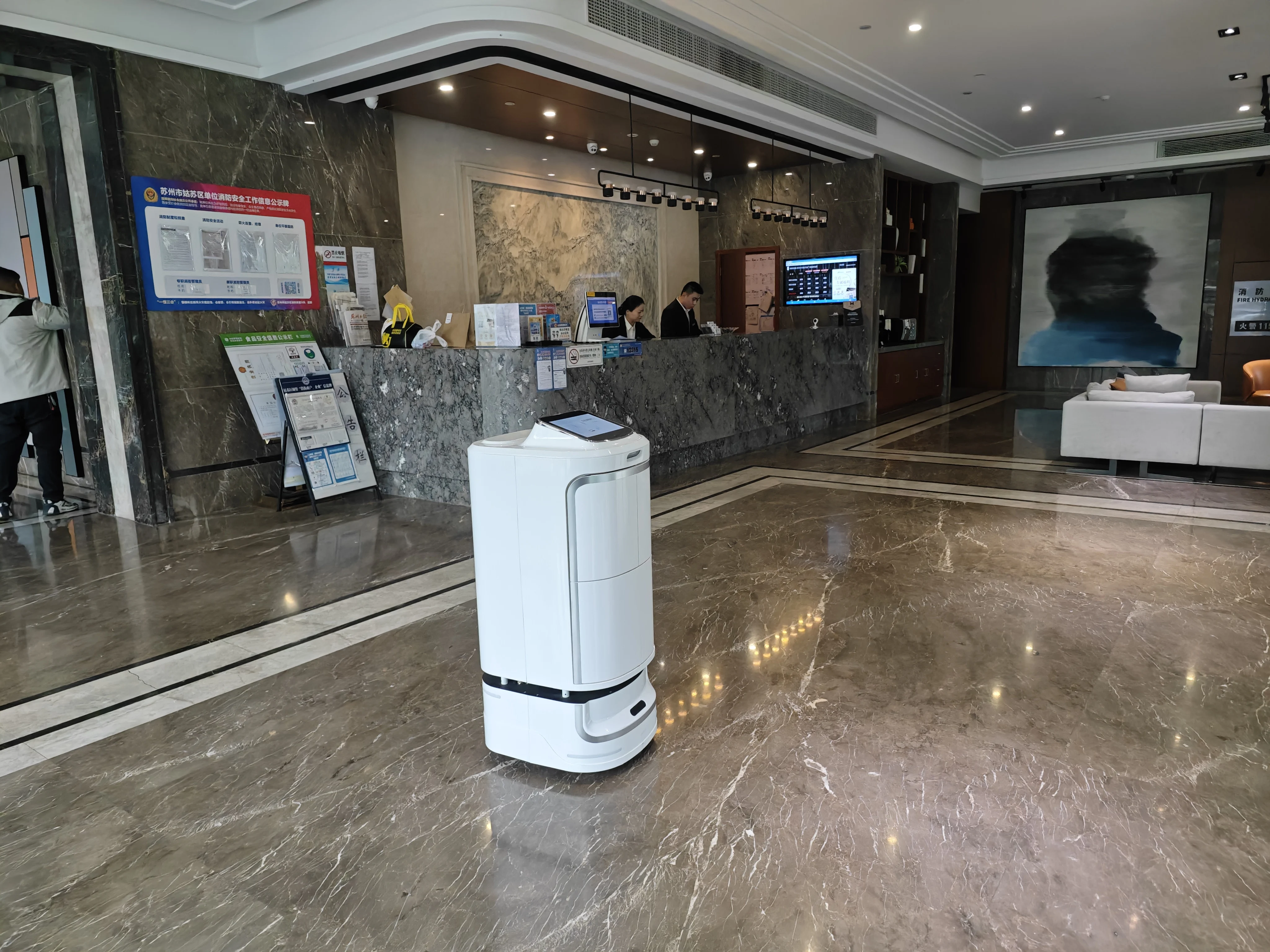 Robot di Consegna Personalizzato Renhuan Scud: Consegna di Cibo, Servizi per Camere e Pacchi per Hotel - immagine 4