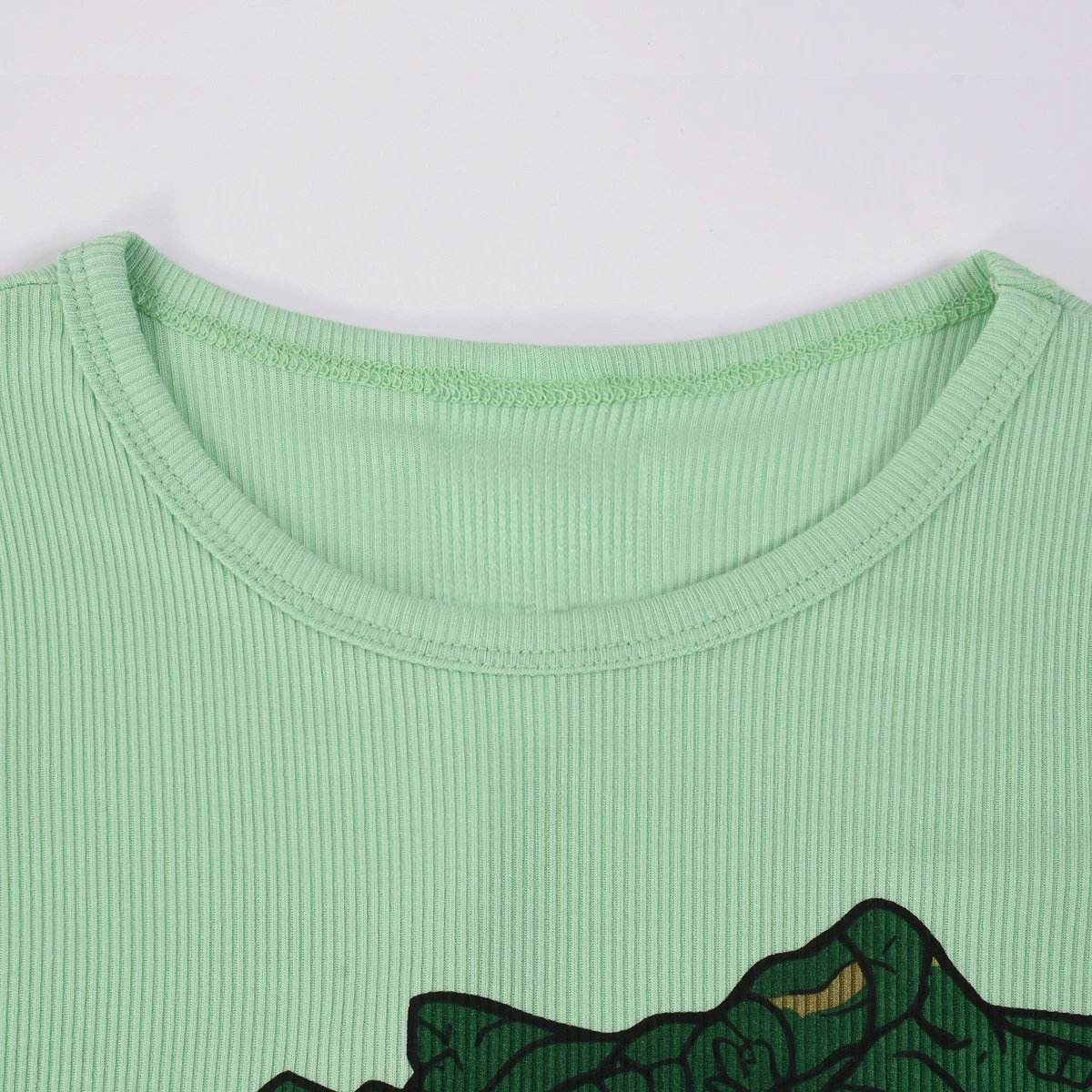 طقم بيجامة للأولاد بأكمام طويلة ضيقة برسوم كرتونية على شكل ديناصور أخضر للأعمار من 3 إلى 9 سنوات