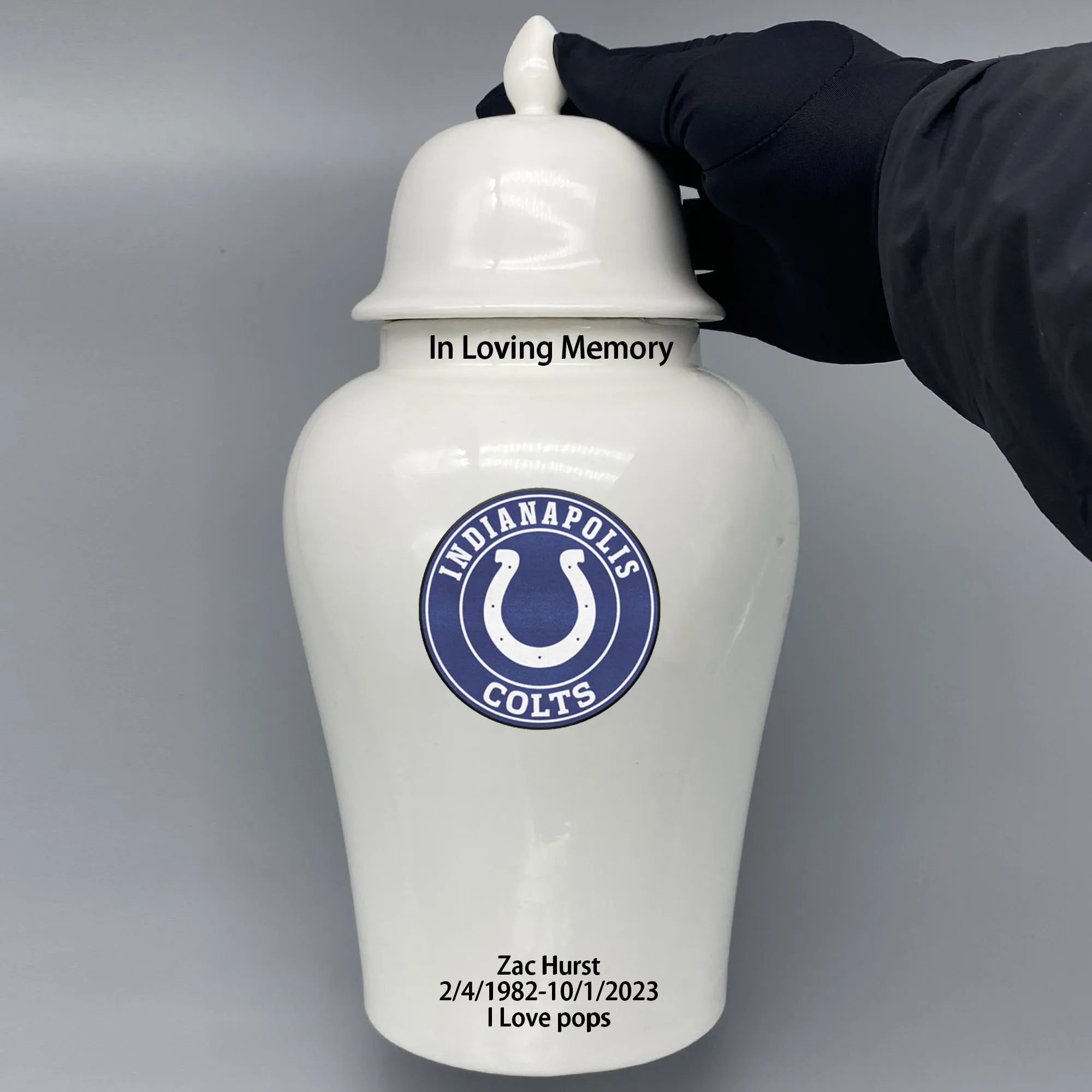 

Large Urn for Indianapolis Colts-themed Logo Custom Urn.Send me the name/date you want to appear on the urn by Remarks Message.