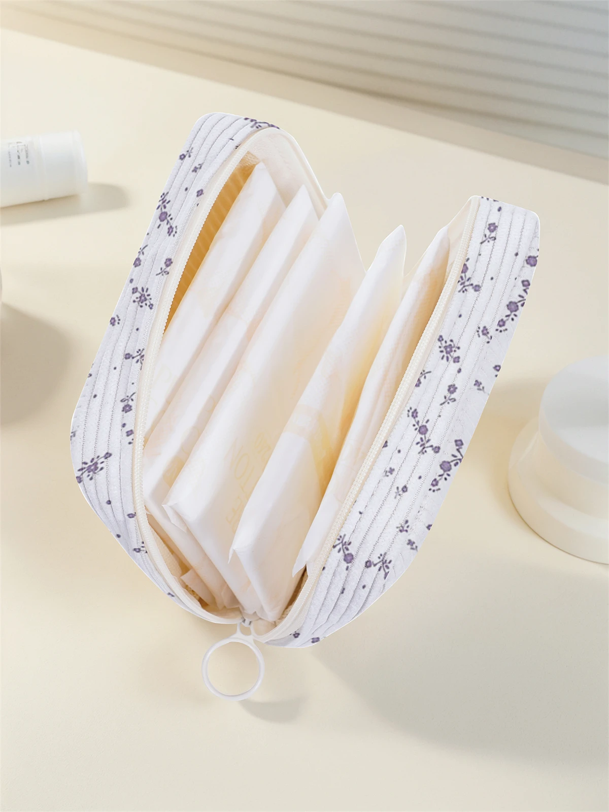 Floral pattern printed sanitary napkin storage bag, women's lightweight tissue bag, sanitary tissue bag