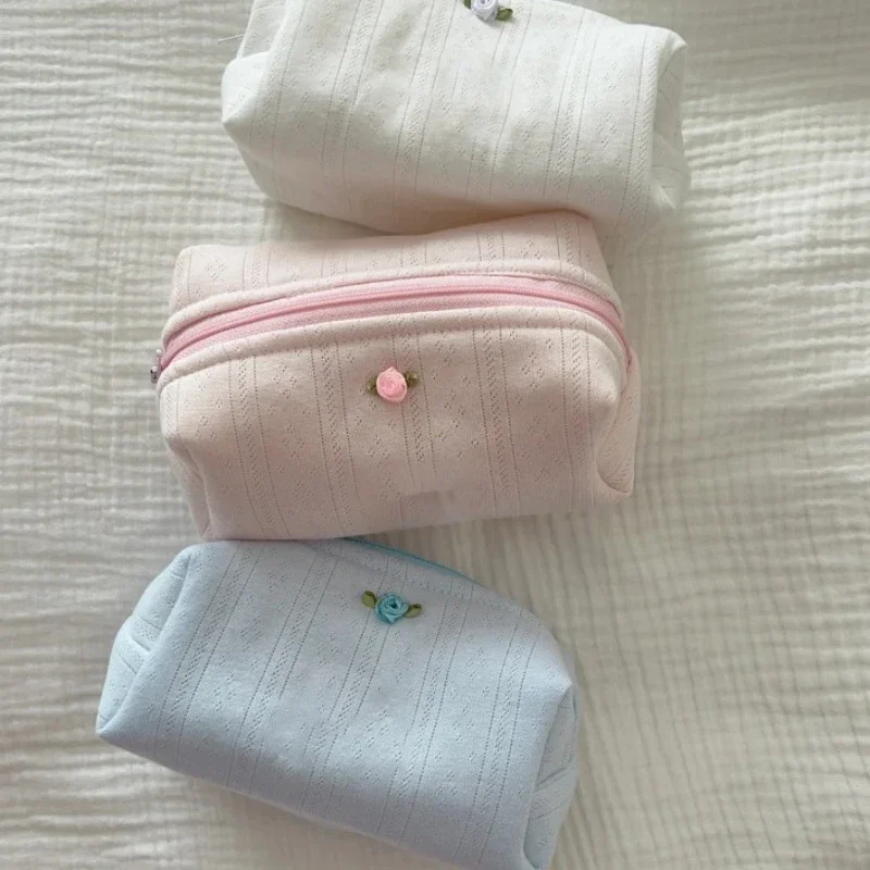 1 Piece Ins Fashion Makeup Case Elegant Simplicity Sweet Floral Lipstick Bag Portable Large Capacity Earphone Cable Storage Bag